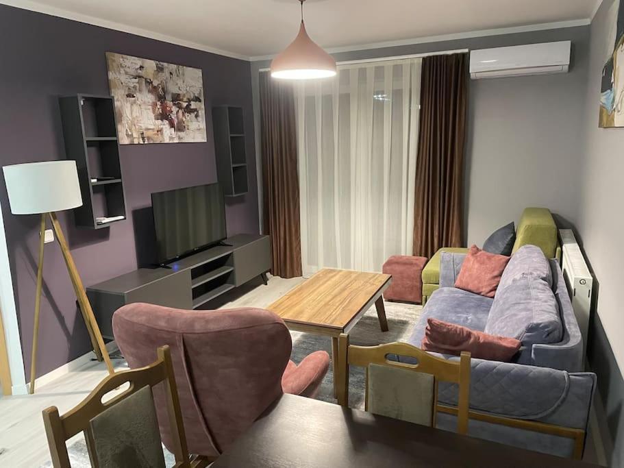 Sunny Prishtina Apartment Pristina Eksteriør billede
